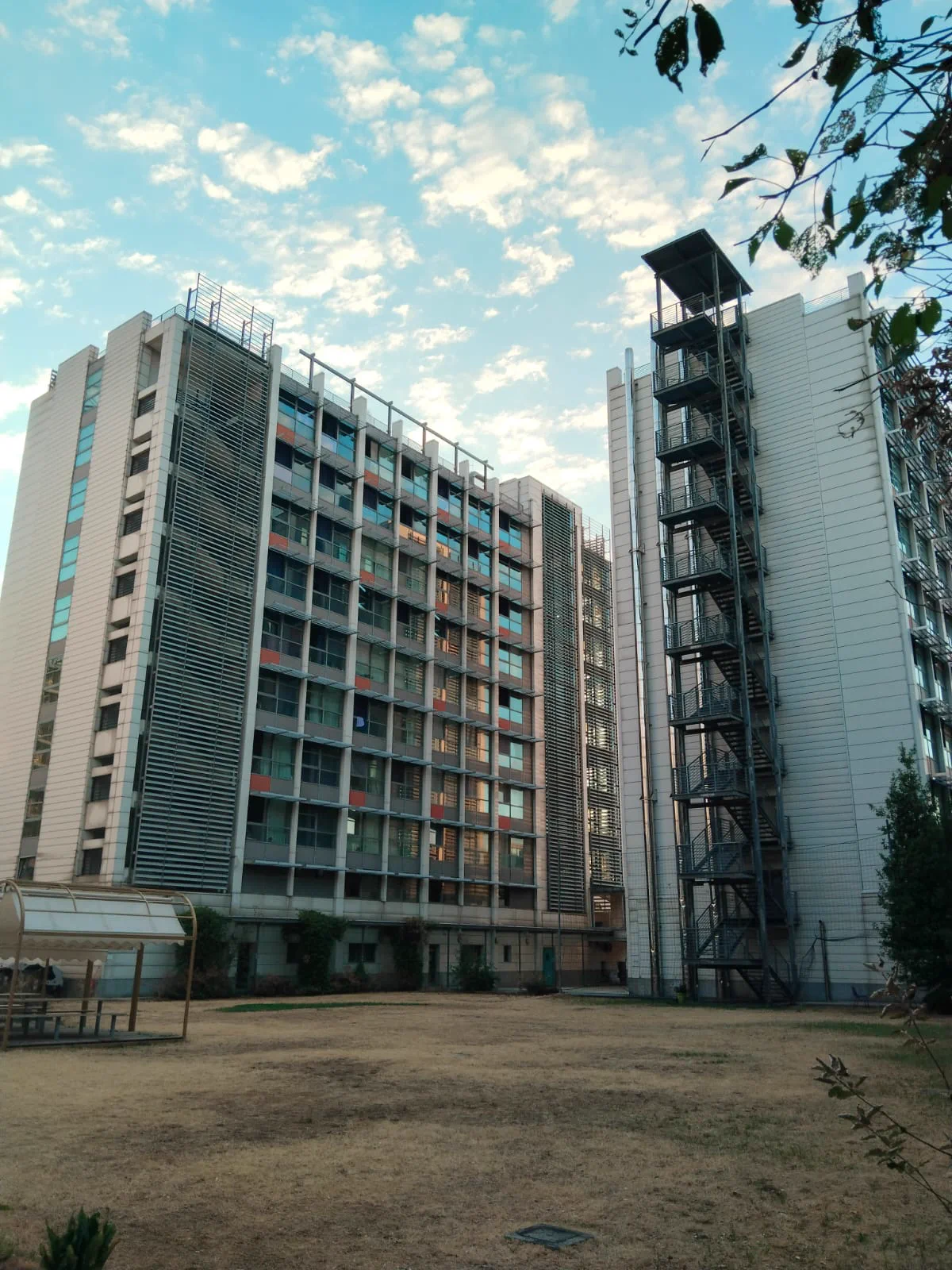 Residenza Borsellino'nun avluya bakan cephesi